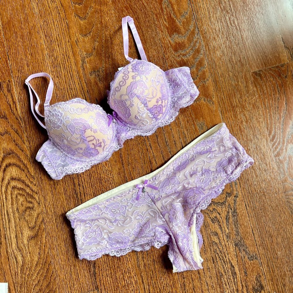 NWT 2 Piece Matching Bra & Panty Set Lilac lingerie Lace Jewels Purple Lace 36C